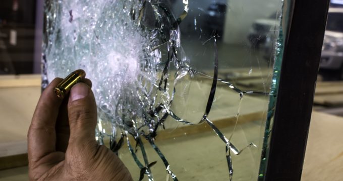 كيف يتم صنع الزجاج المضاد للرصاص؟