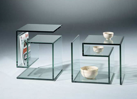 الاثاث الزجاجي